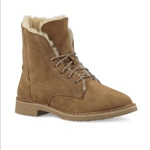 New with box ugg Quincy!